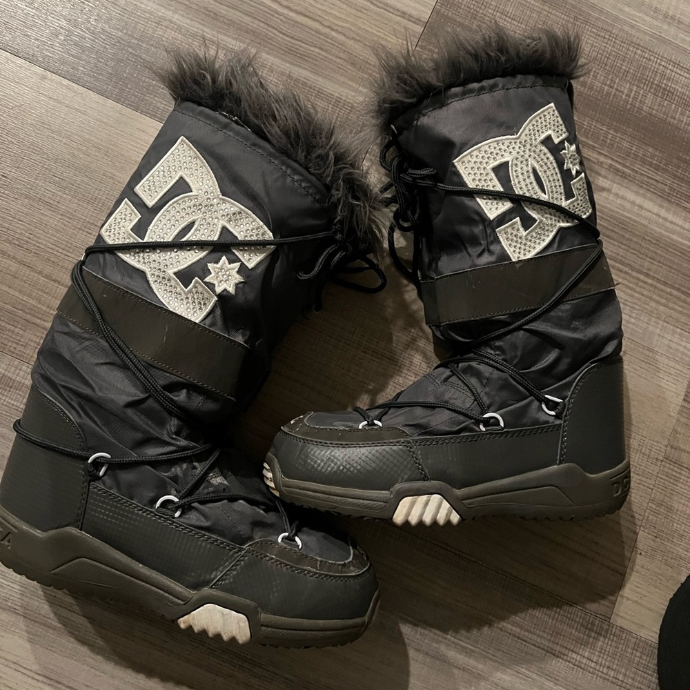 DC Grey Chalet Snow Boots with Fur